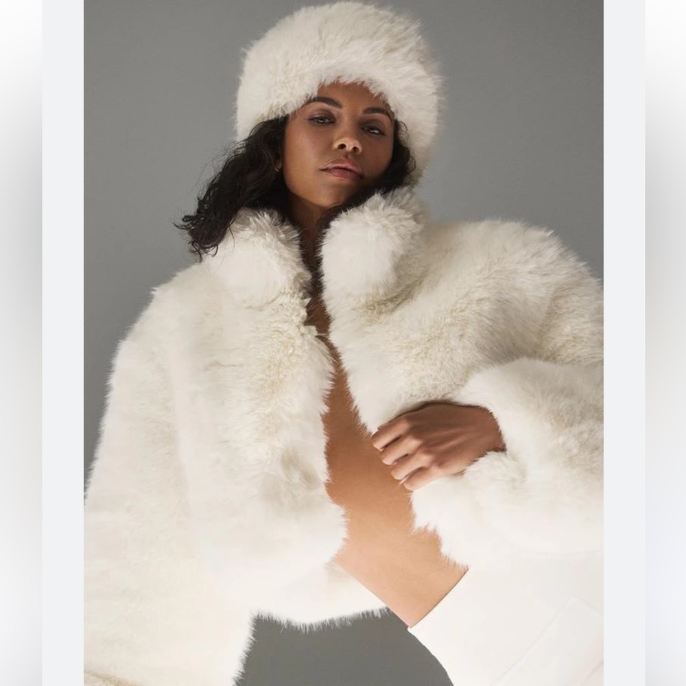 NWT Alo Yoga Opulent Faux Fur Cropped Jacket in Ivory - S - Picture 6 of 16